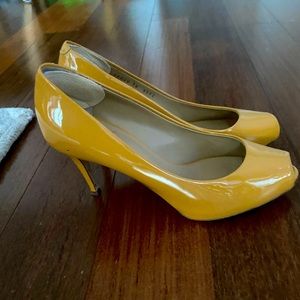 Giuseppe Zanotti heels Saks Fifty Avenue 8 $675 newish worn 3x 38